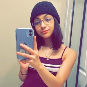 Meet your Posher, Mia